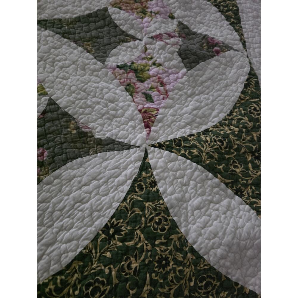 Vintage Cathedral Window Lap Quilt Scalloped Edge 58 X 45" Cottage - Picture 5 of 12